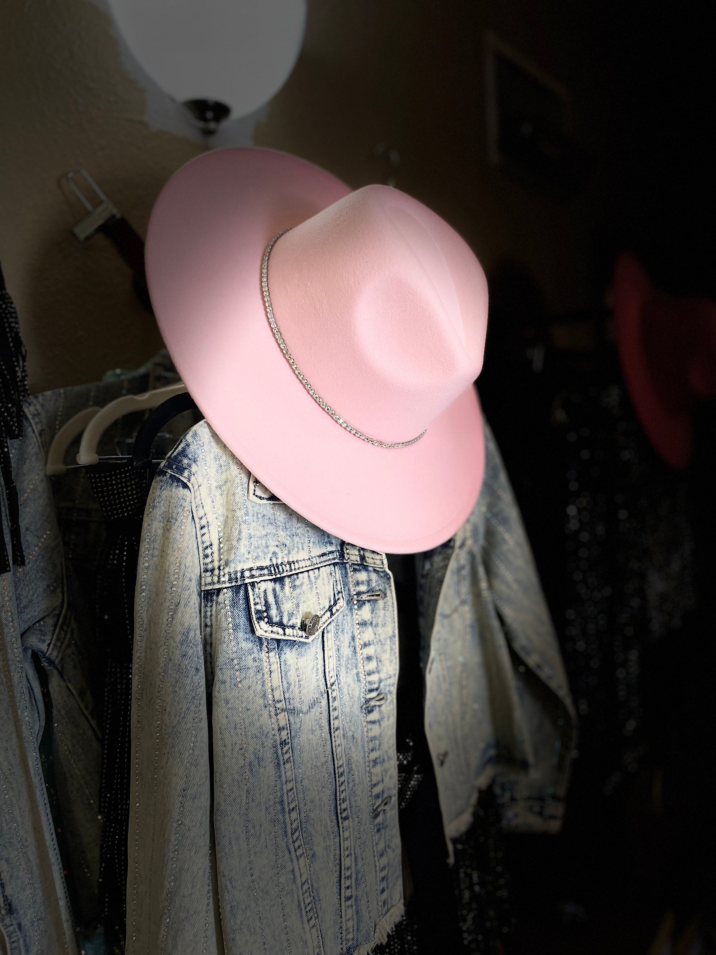 Light pink Wide Brim hat w/rhinestone band